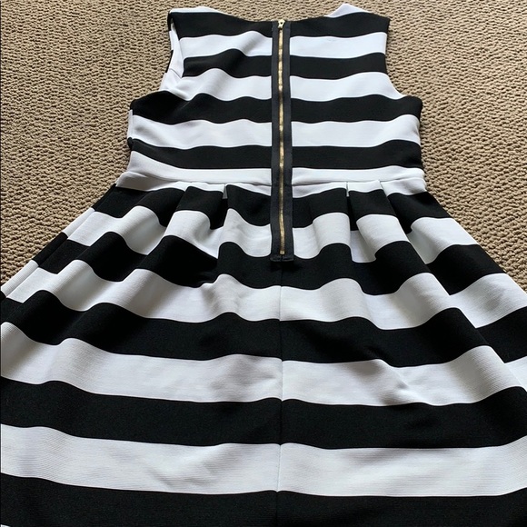 Francesca’s Collections Blue Barn dress 🖤 - Picture 4 of 4